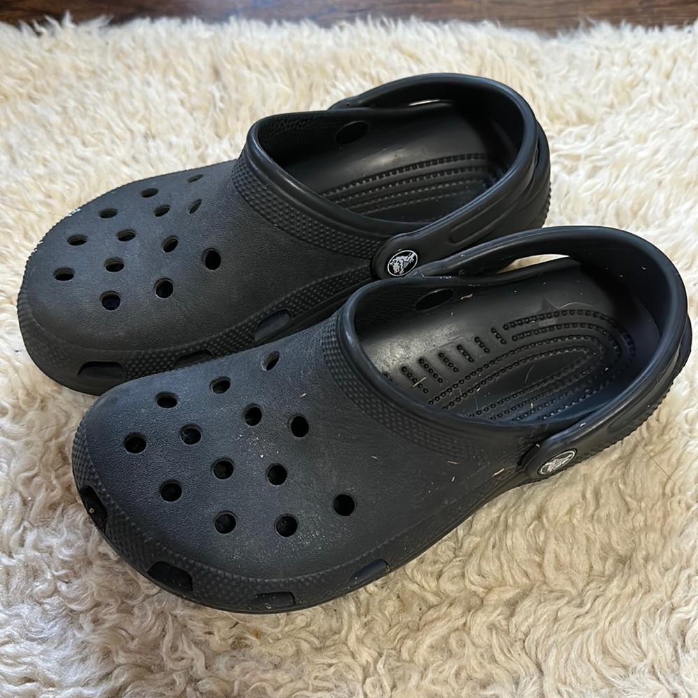 Crocs black size J5 used (size 5 big kid)